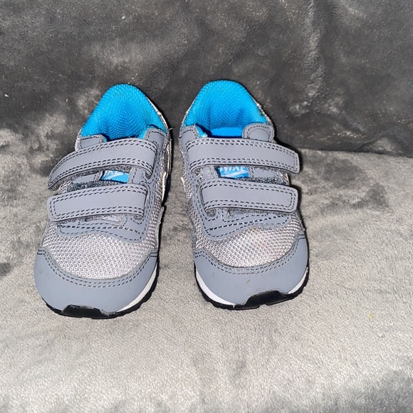 Nike Toddler Sneakers Size 4c - Picture 2 of 8